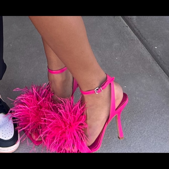 pink fluff Gianni Bini heels - Picture 3 of 4